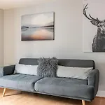 Amazing Apartments - Cables Wynd Near The Shore - Free Parking