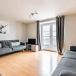 Amazing Apartments - Cables Wynd Near The Shore - Free Parking