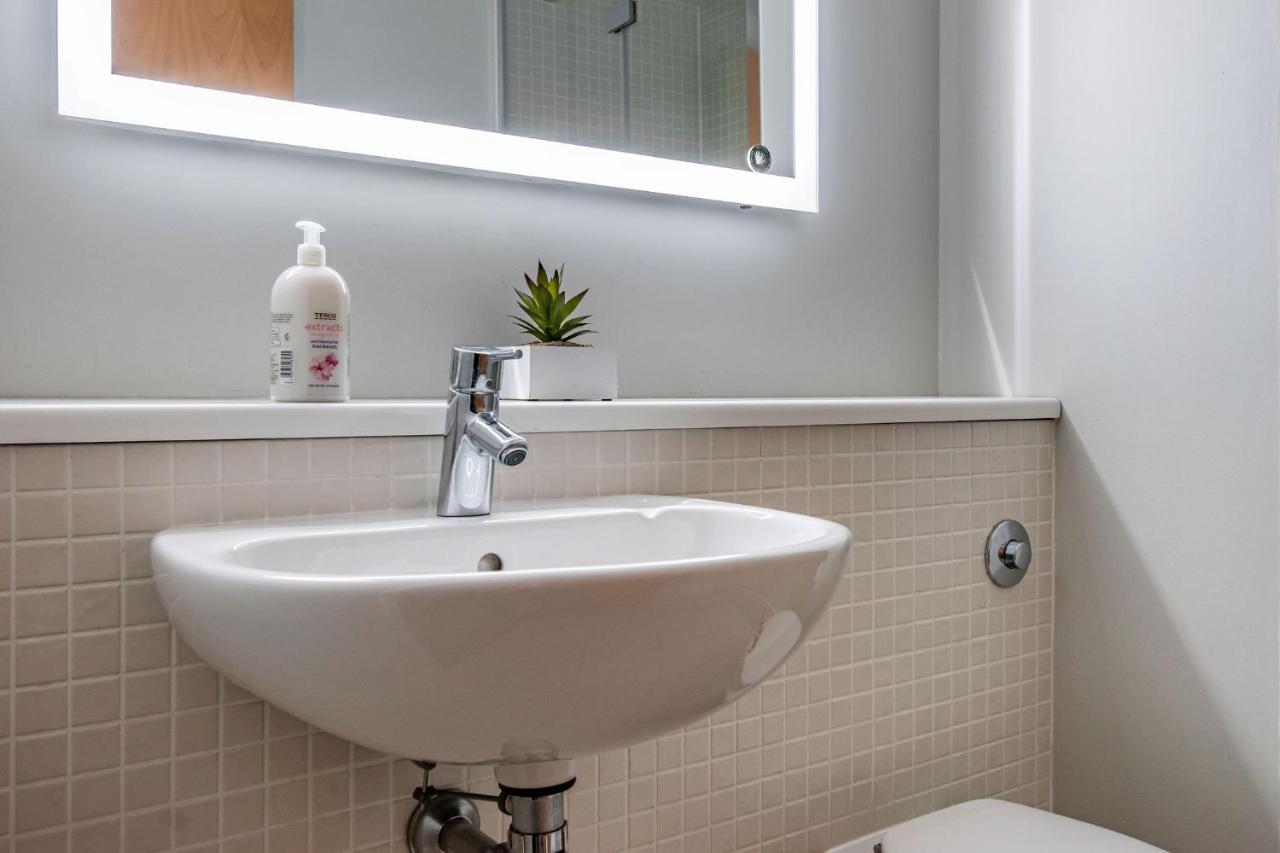 Appartement Amazing - Cables Wynd Near The Shore - Free Parking *